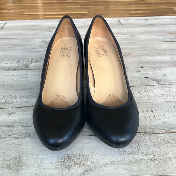 Heels - Picture 2 of 3